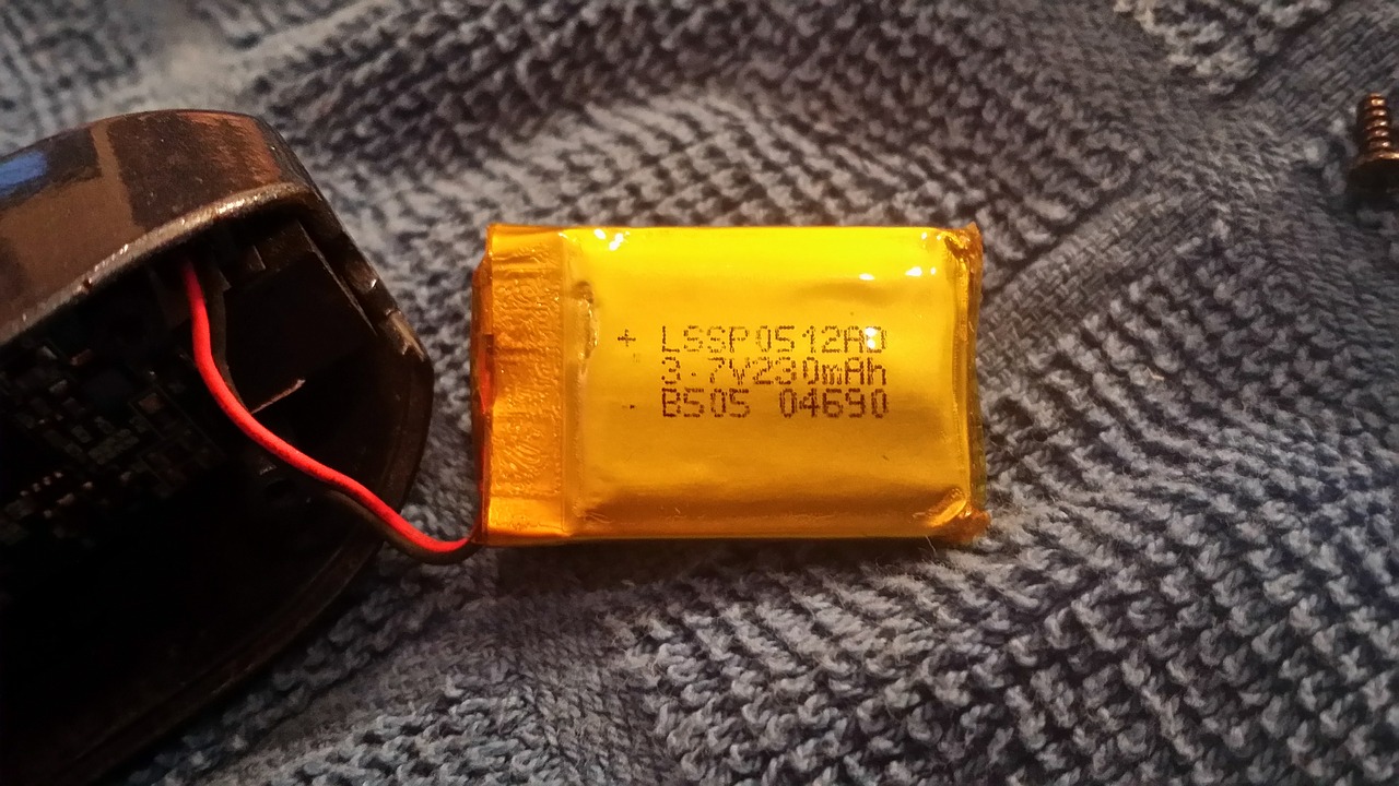 Akumulator litowo-polimerowy- jak działa i co warto o nim wiedzieć?